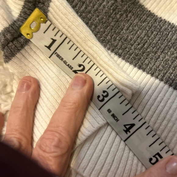 Fade By BKE Buckle Knit Short White and grey stripe NWOT sweater S w♥️75 - Picture 9 of 10